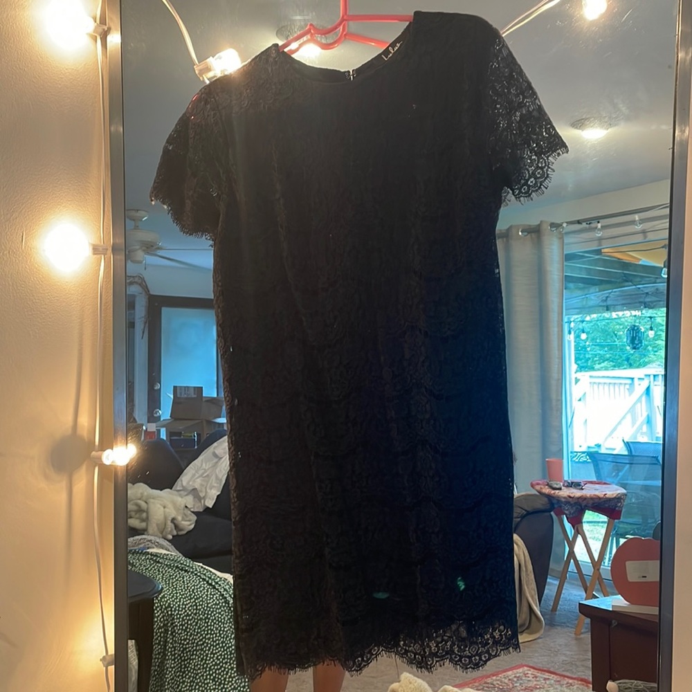 Lulus medium navy blue lace